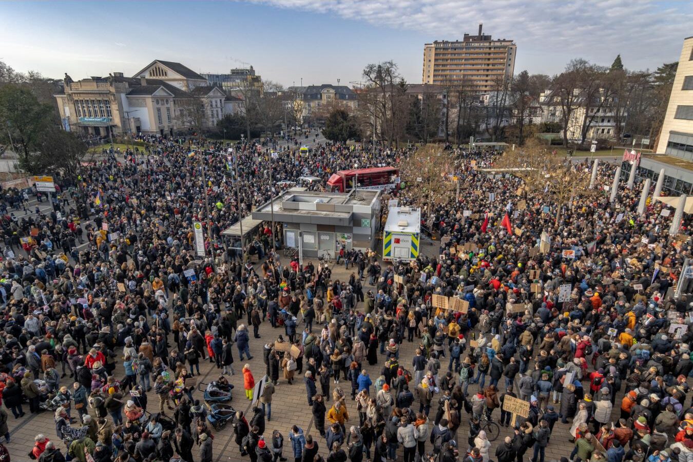 13.000 Menschen gegen AfD auf der Straße – „Nie wieder war jetzt“