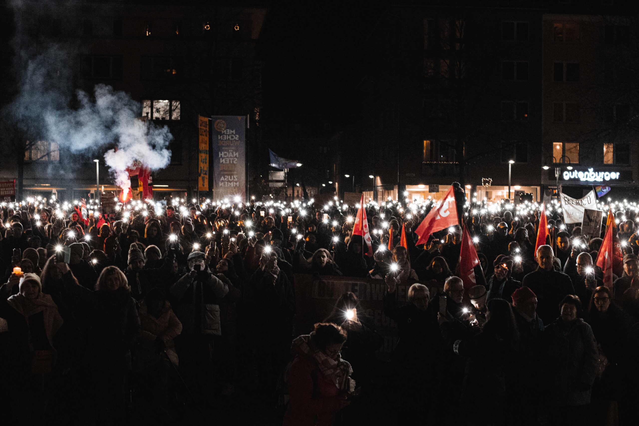 „Kein Pakt mit Faschisten“ – Tausende bei Mahnwache in Gießen
