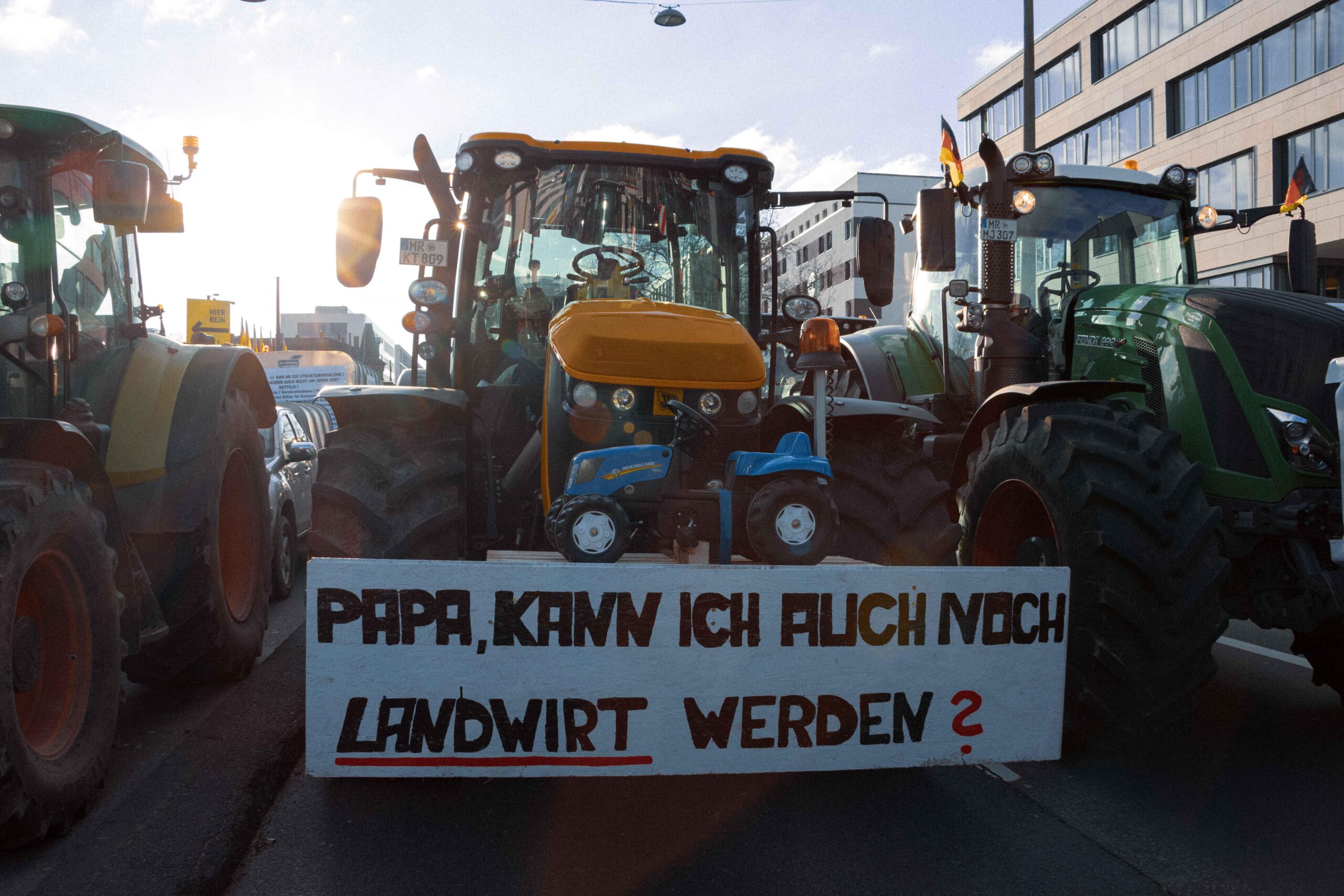 Landwirte demonstrieren in Wiesbaden gegen Subventionskürzungen – Friedlicher Protest mit breiter Unterstützung
